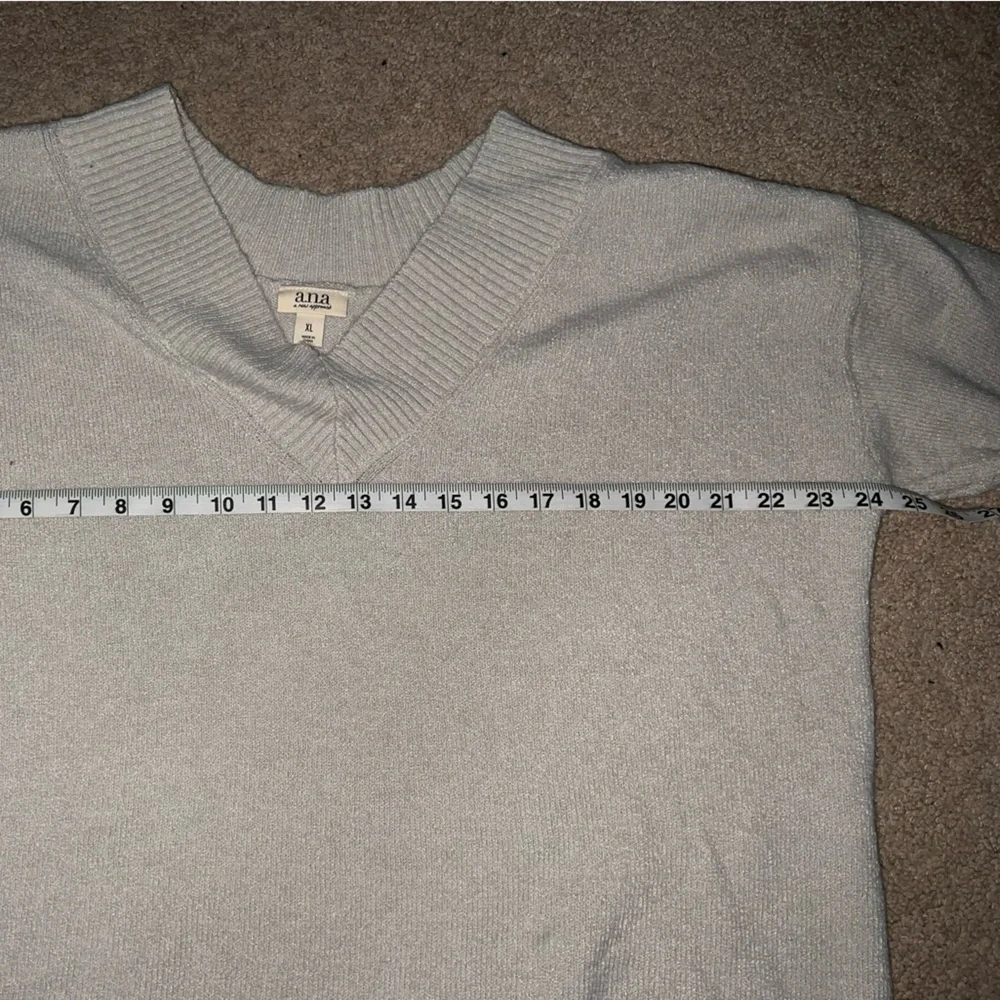NWOT Womens XL V-Neck Sweater - Picture 3 of 6